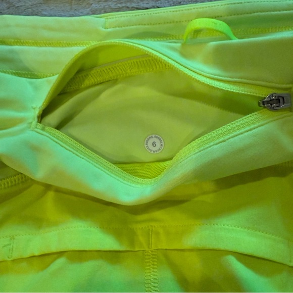 Lululemon Speed Up Yellow Short 2.5" - Picture 6 of 7